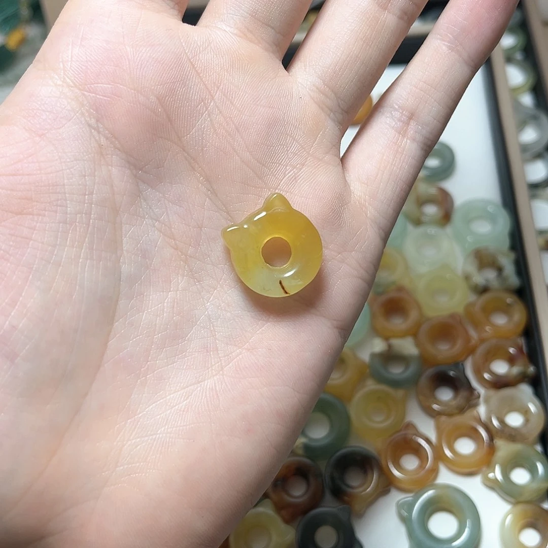 岫玉颈饰未镶嵌编好绳子发货