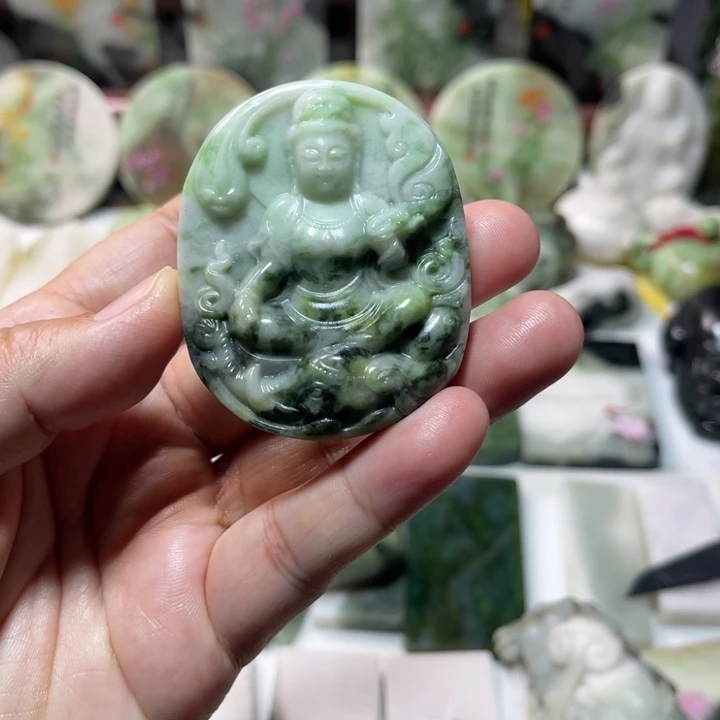 独山玉未镶嵌颈饰