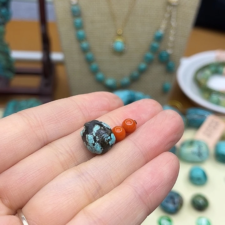 起***跳玛瑙/玉髓未镶嵌颈饰