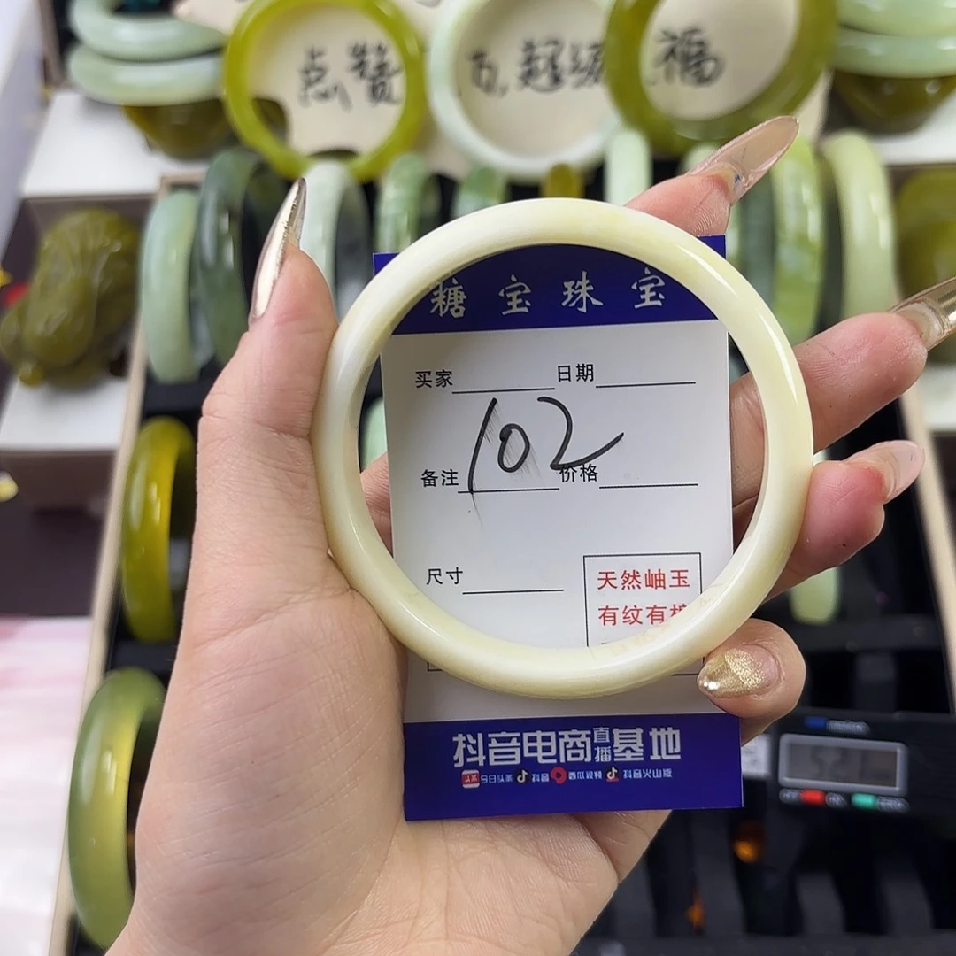 蛇纹石玉手镯未镶嵌小****了