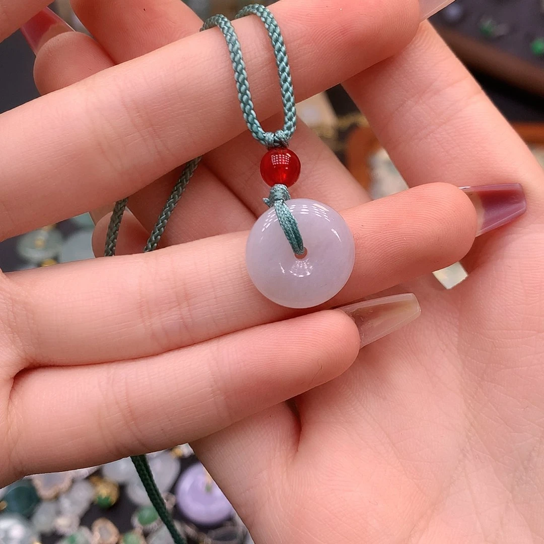 翡翠未镶嵌颈饰你是