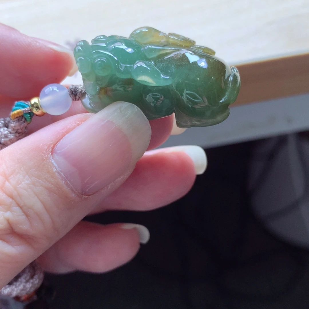 翡翠颈饰未镶嵌吊坠