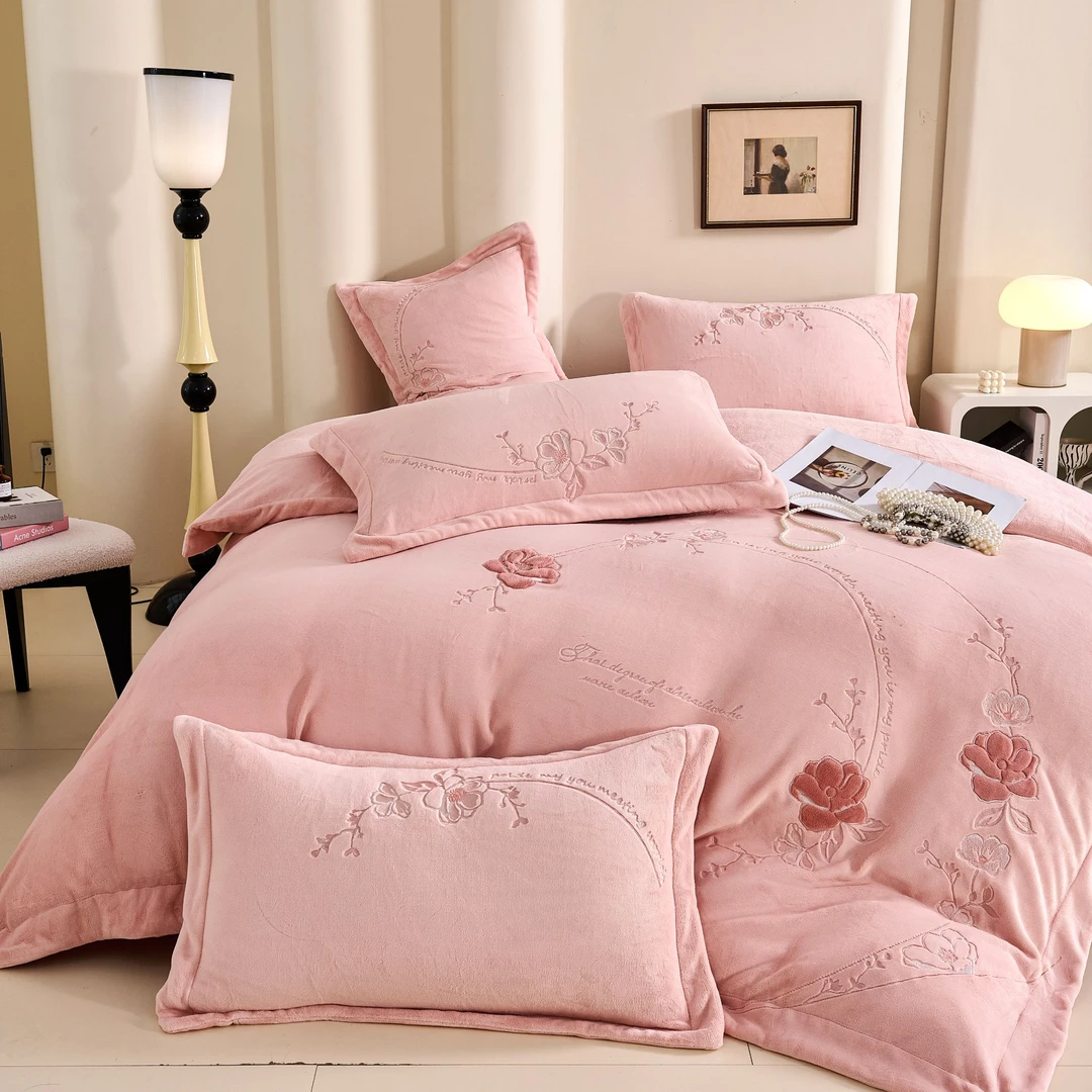 雪京 现货 冬季新品 加厚牛奶绒贴布绣宽边款四件套 宝宝绒四件套