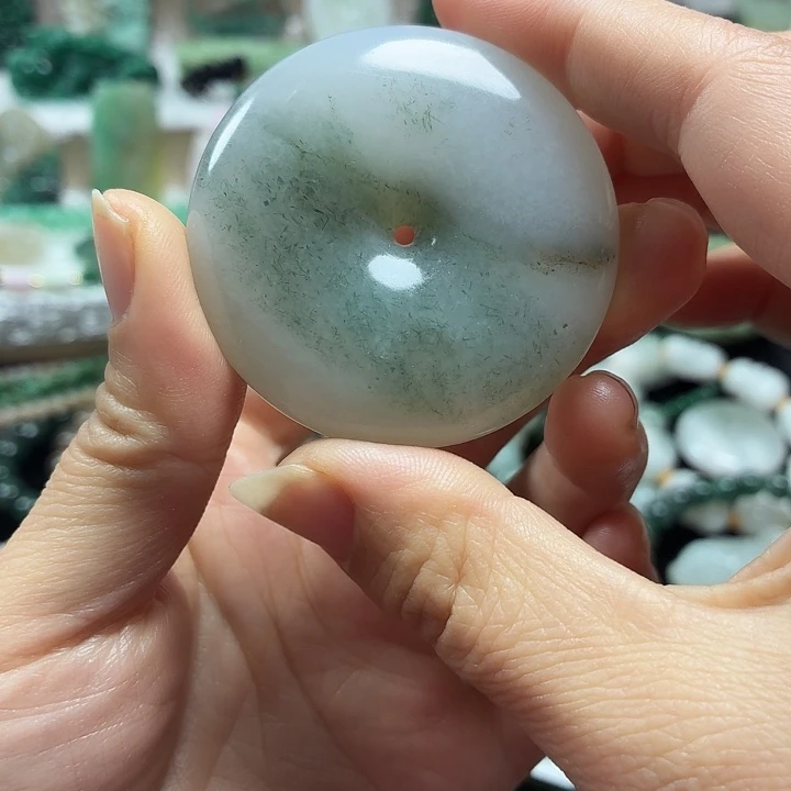 独***勾独山玉未镶嵌吊坠