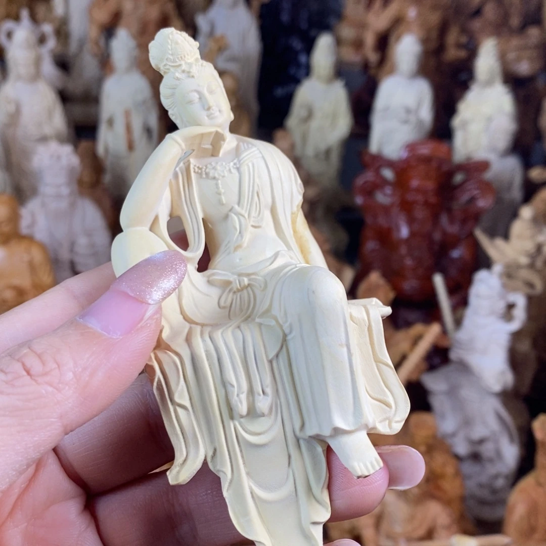 木黄杨12高自在观音瑕疵裂