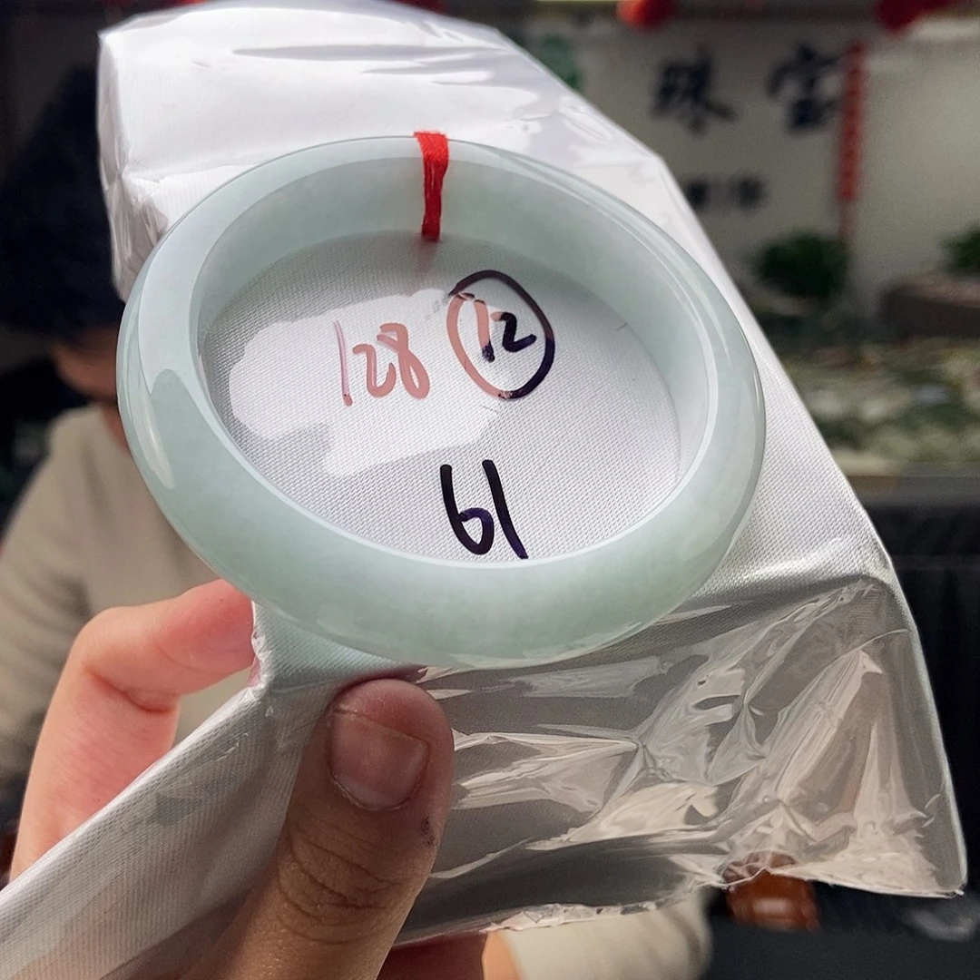 翡翠手镯未镶嵌拍一发一