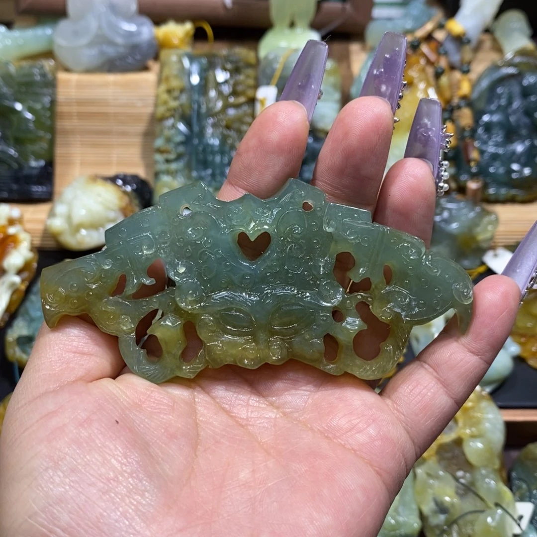 蛇纹石玉颈饰未镶嵌衣***装
