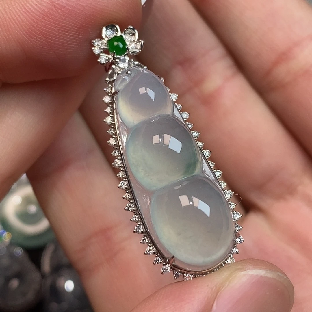 翡翠18K金镶嵌颈饰豆子