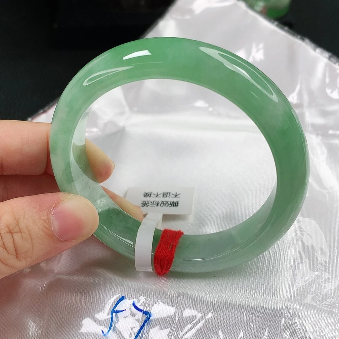 翡翠手镯未镶嵌，，，，，，，，