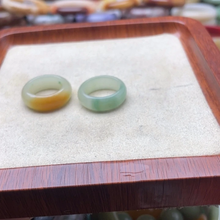 石英岩玉手镯未镶嵌薪***?