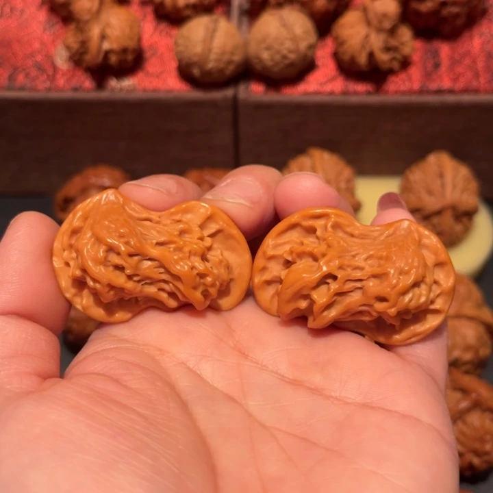 文玩核桃吊坠犀牛望月