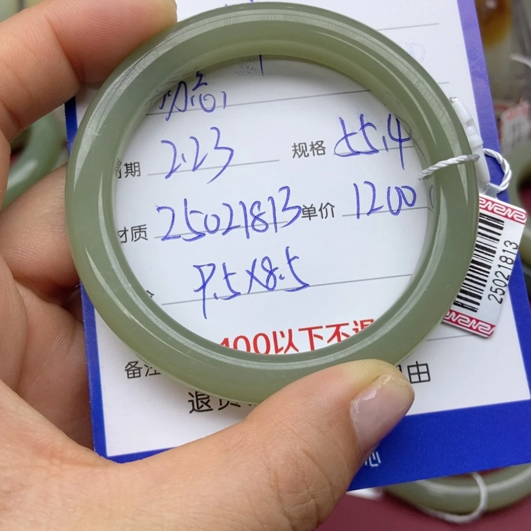 和田玉手镯未镶嵌勿**安