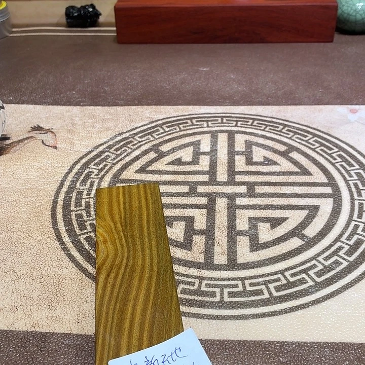 儿***地维腊木（绿檀）底座