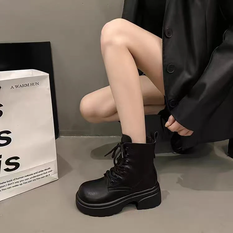 左厚底马丁靴女2024新款英伦风爆款增高跟小个子配裙子短靴89518
