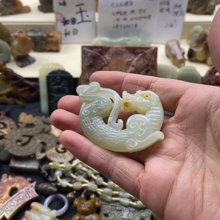 蛇纹石玉颈饰未镶嵌60