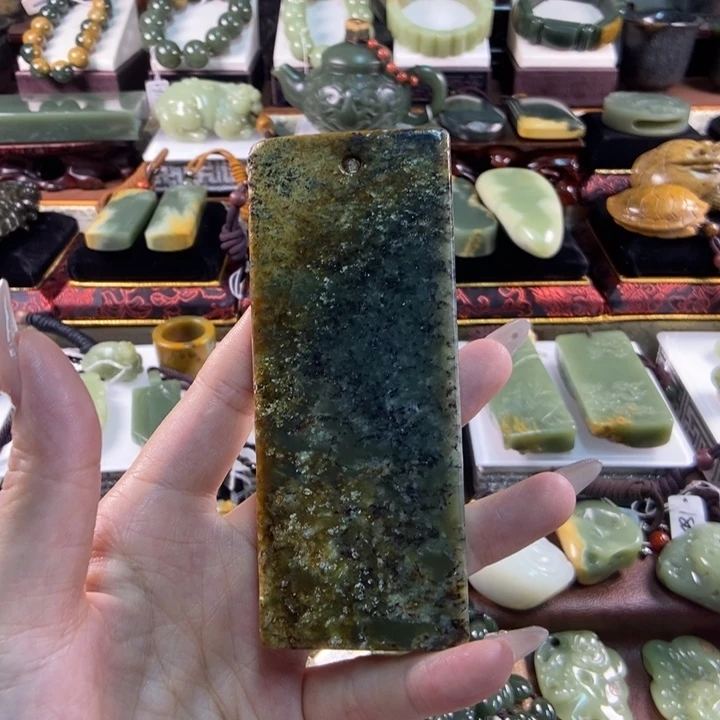 未镶嵌透闪石质玉把件