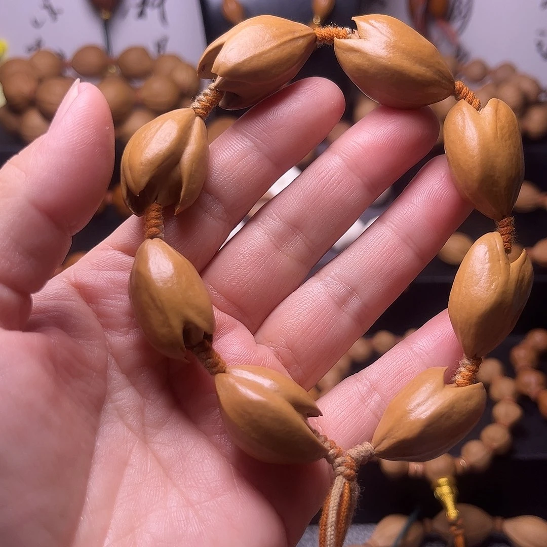 橄榄核手串绽放的玉兰花原汁原味