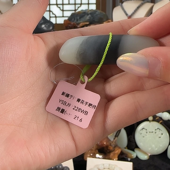 颈饰未镶嵌和田玉新疆于田青花手把件21.6g