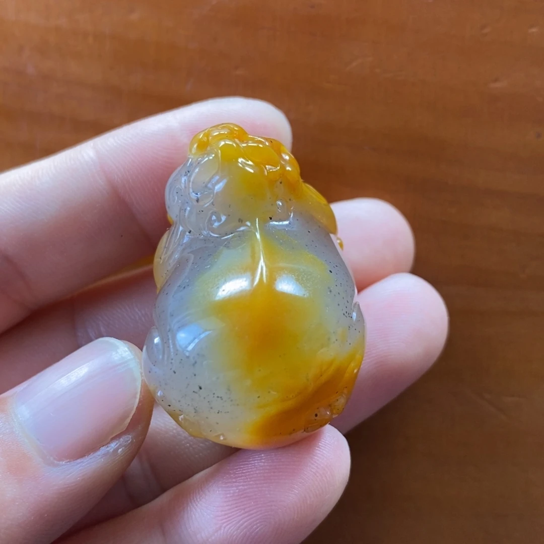 石英质玉（黄龙玉）未镶嵌颈饰