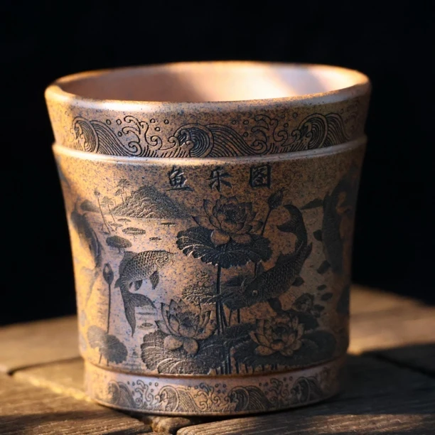 宜兴原矿紫砂龙骨金砂柴烧精品紫砂杯刻绘鱼乐图150cc高端茶具