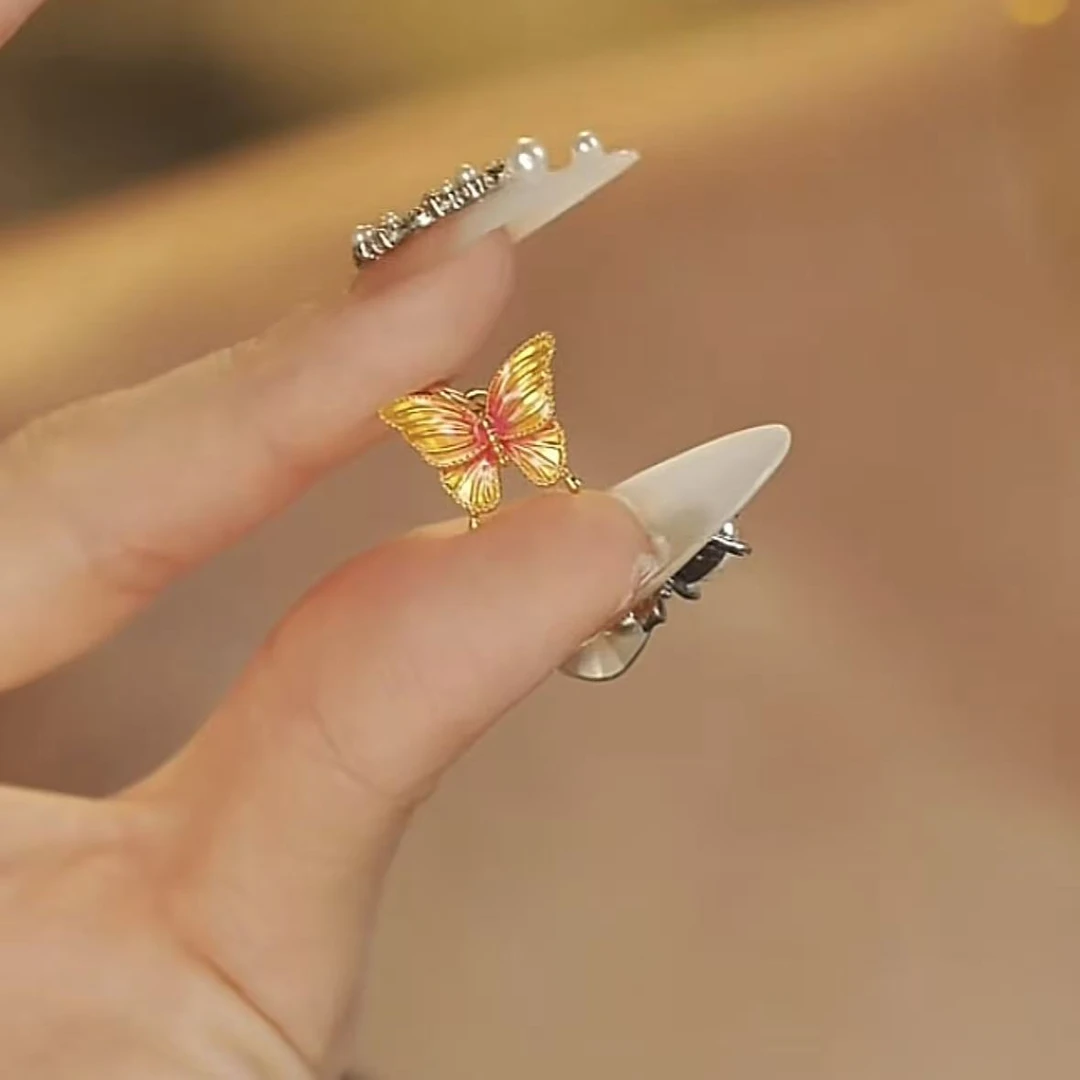 【子萱珠宝】18K金橘蝴蝶吊坠