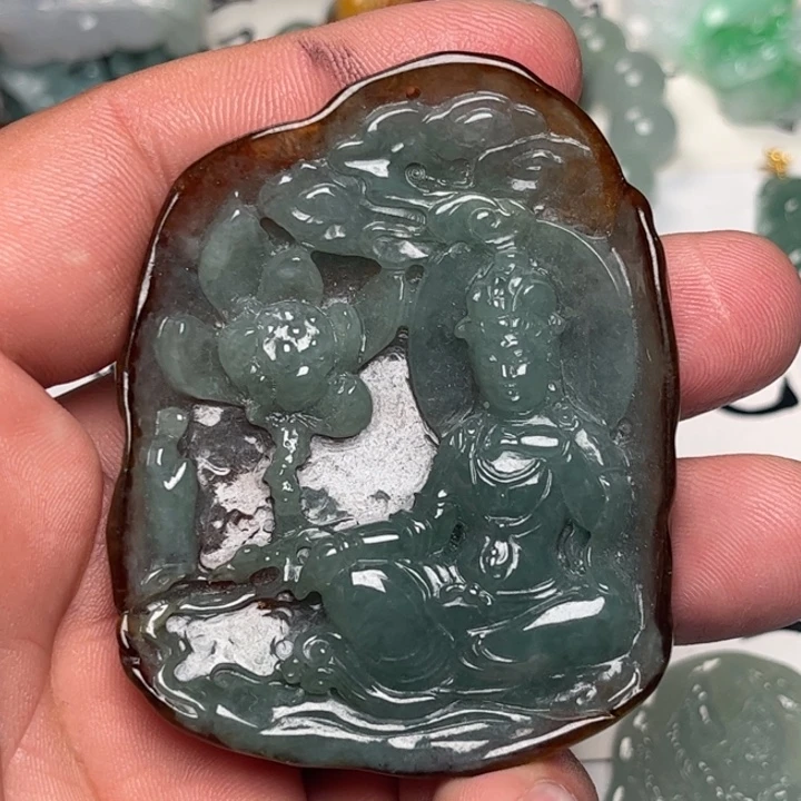 翡翠未镶嵌颈饰观音