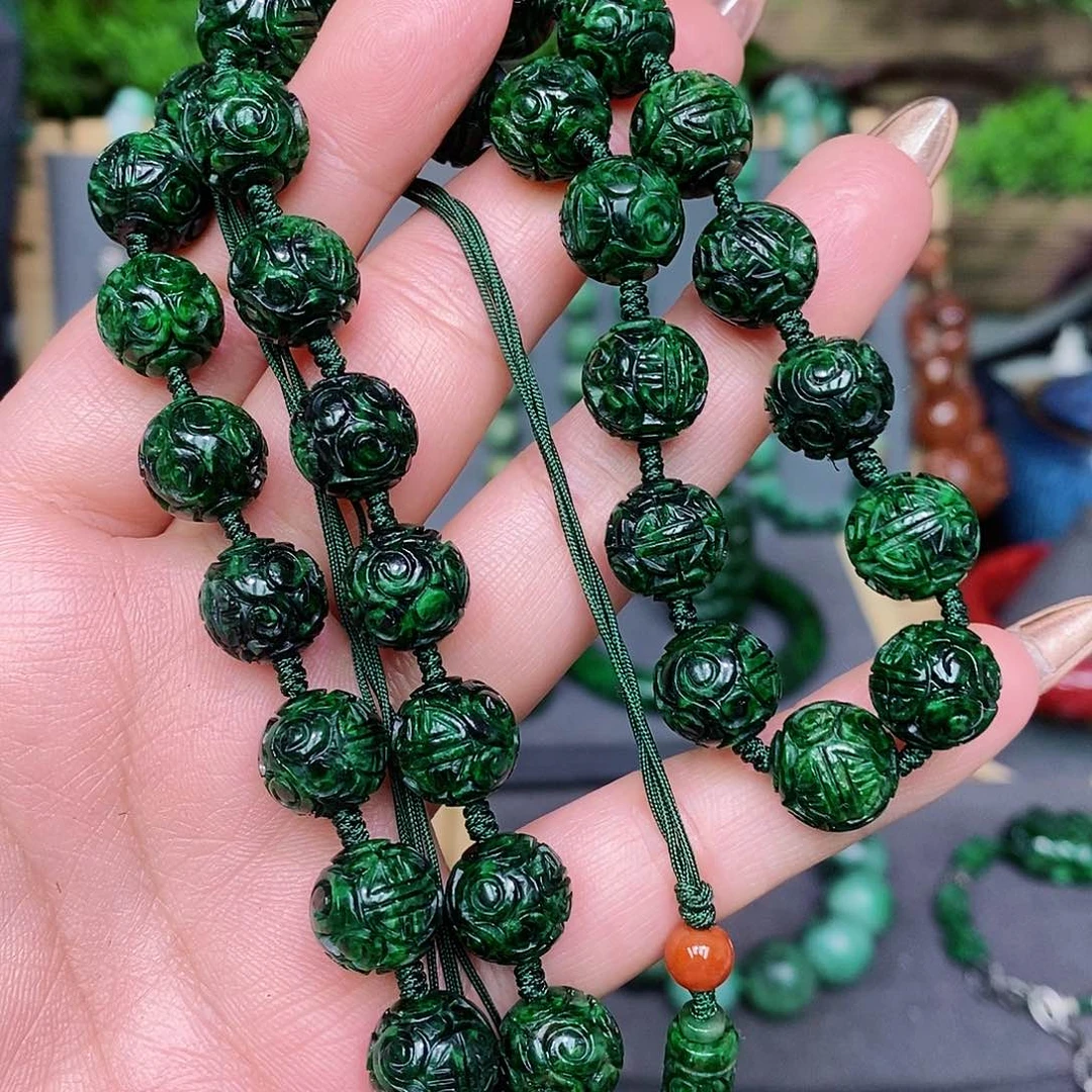 翡翠颈饰未镶嵌祥*阁漂亮美眉