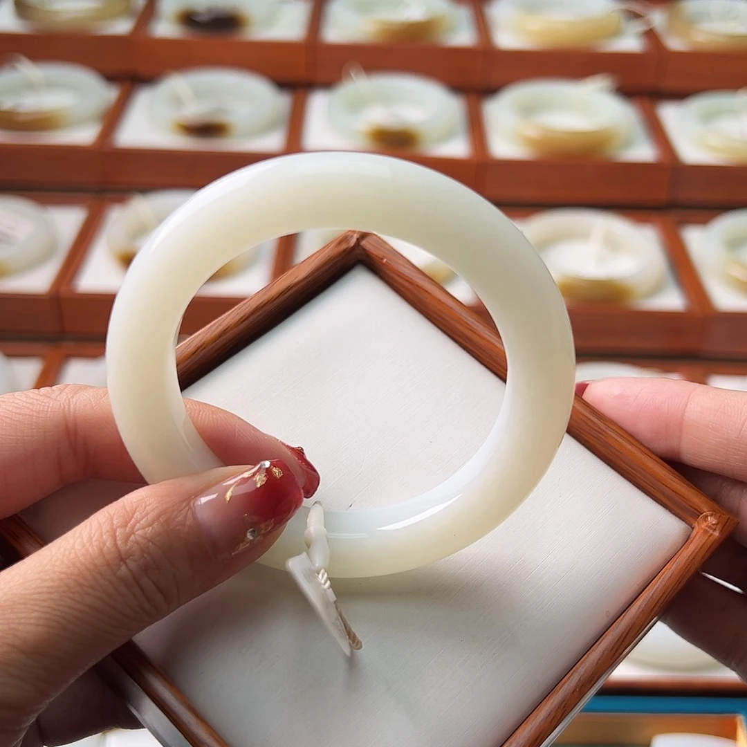 和田玉手镯未镶嵌54