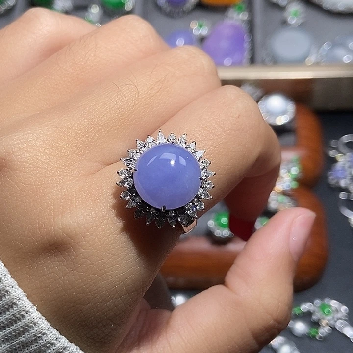 颈饰18K金镶嵌翡翠