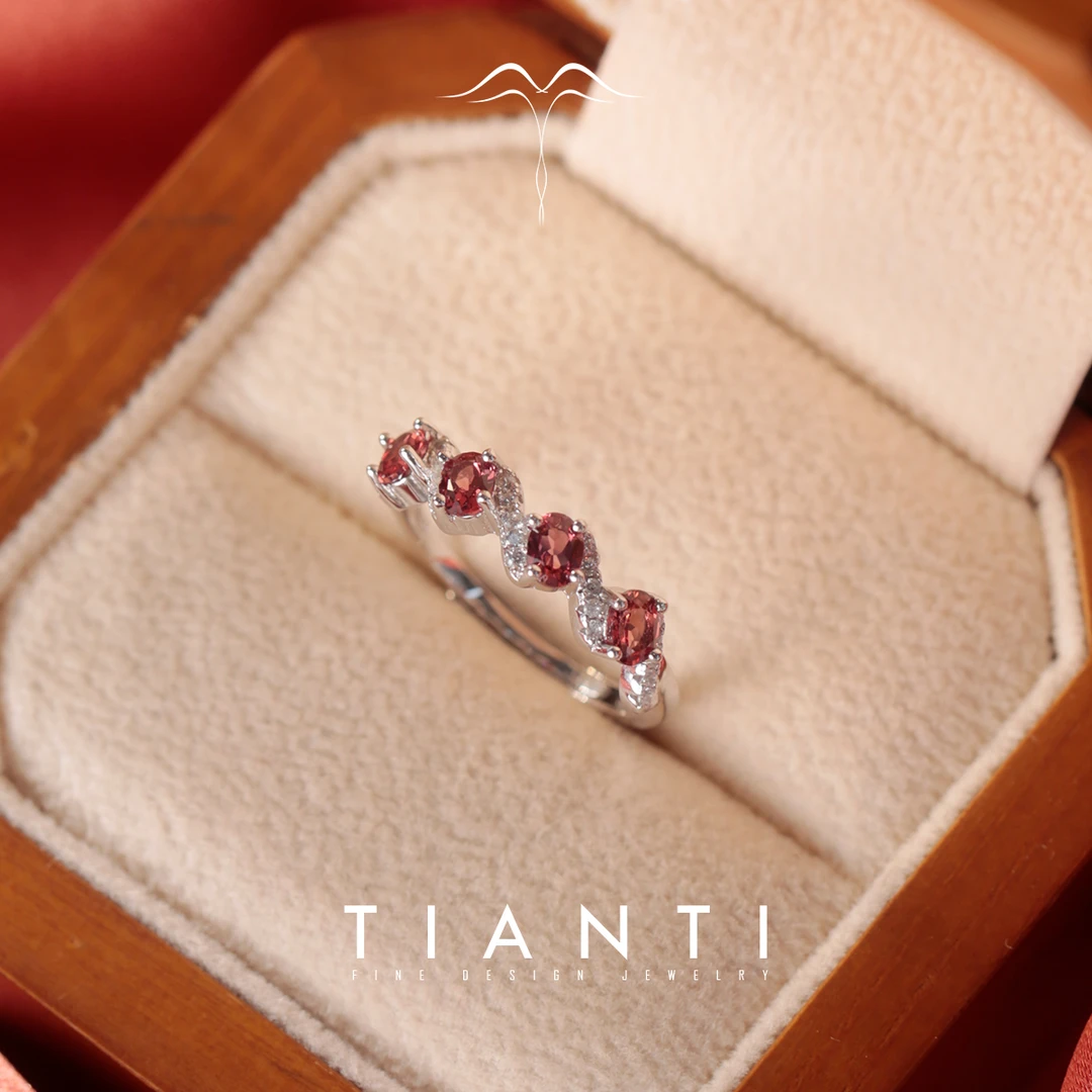 TIANTI/天缇枸杞 3X4 天然石榴石戒指S925银镀铂金色（银色）排戒款