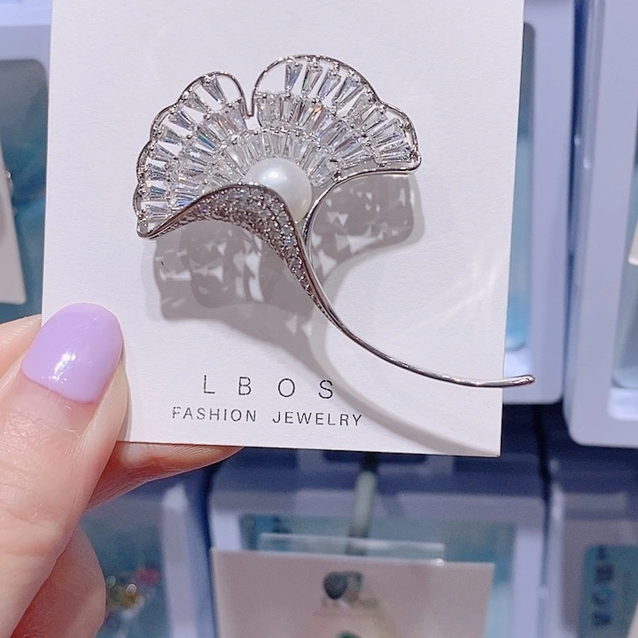 锆石铜合金银杏叶胸针