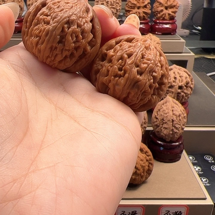 文玩核桃吊坠36 虎头王 i-010