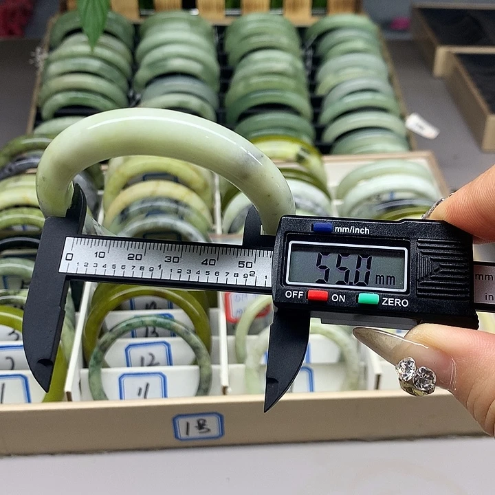未镶嵌蛇纹石玉手镯33