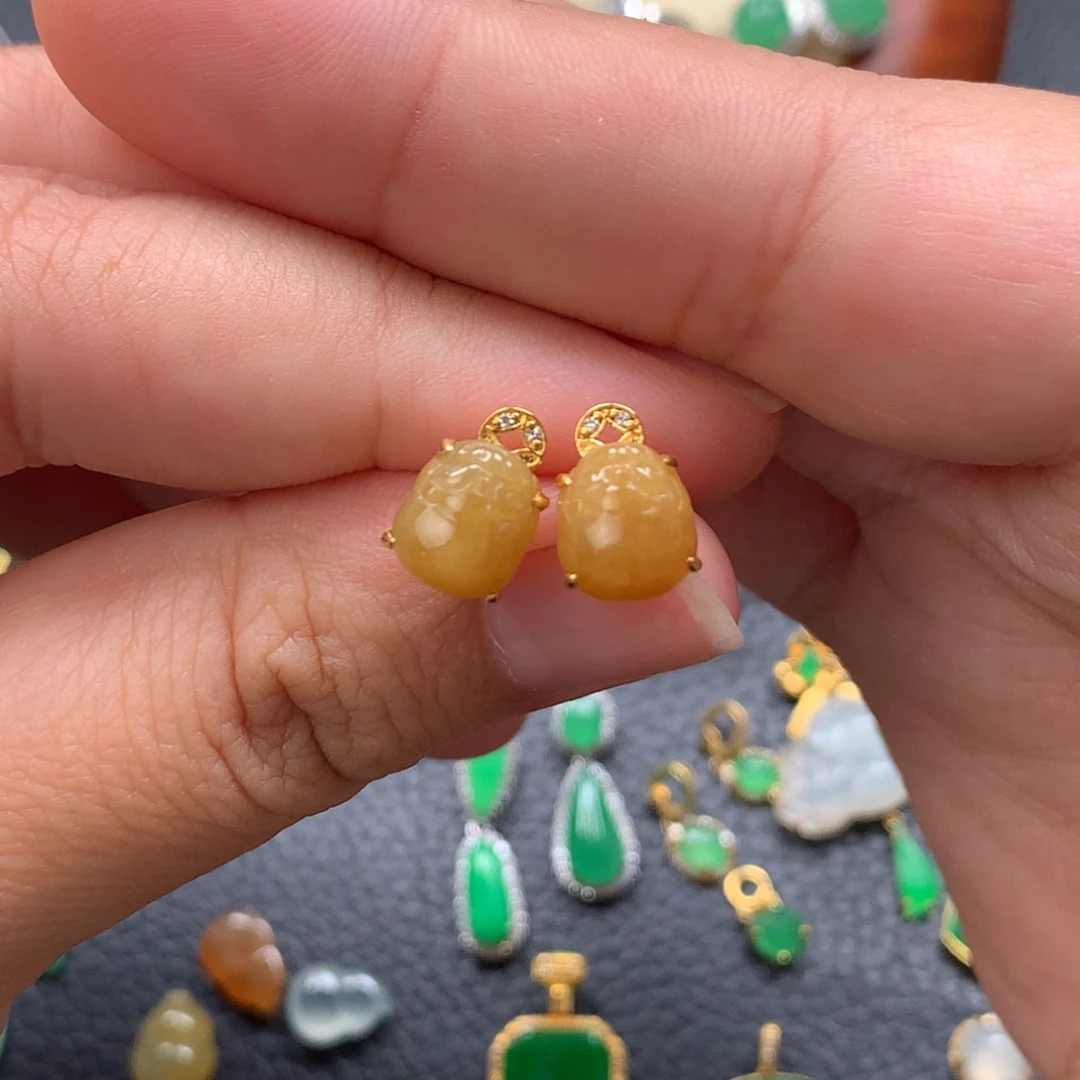 18K金镶嵌翡翠耳饰翡翠