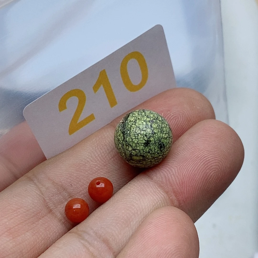 趴***鹏南红玛瑙未镶嵌珠宝奇石