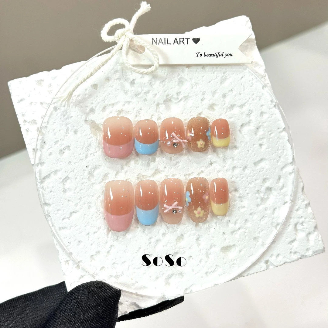 Nice SoSo【彩色法式】纯手工穿戴甲纯欲手绘法式跳色碎钻蝴蝶结