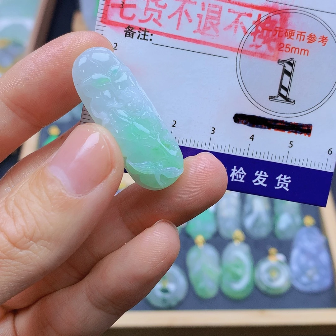 翡翠未镶嵌颈饰翡翠