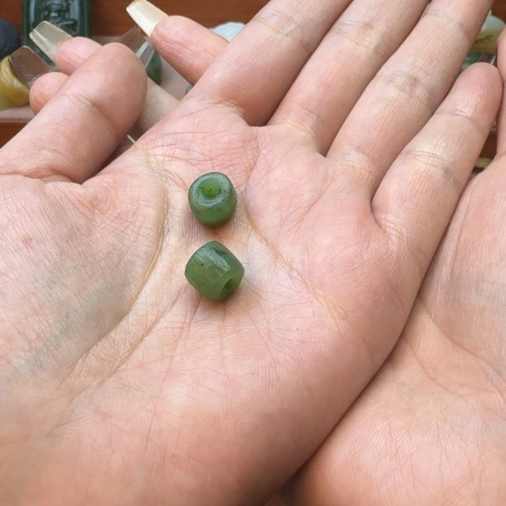 ****)和田玉（碧玉）未镶嵌手链