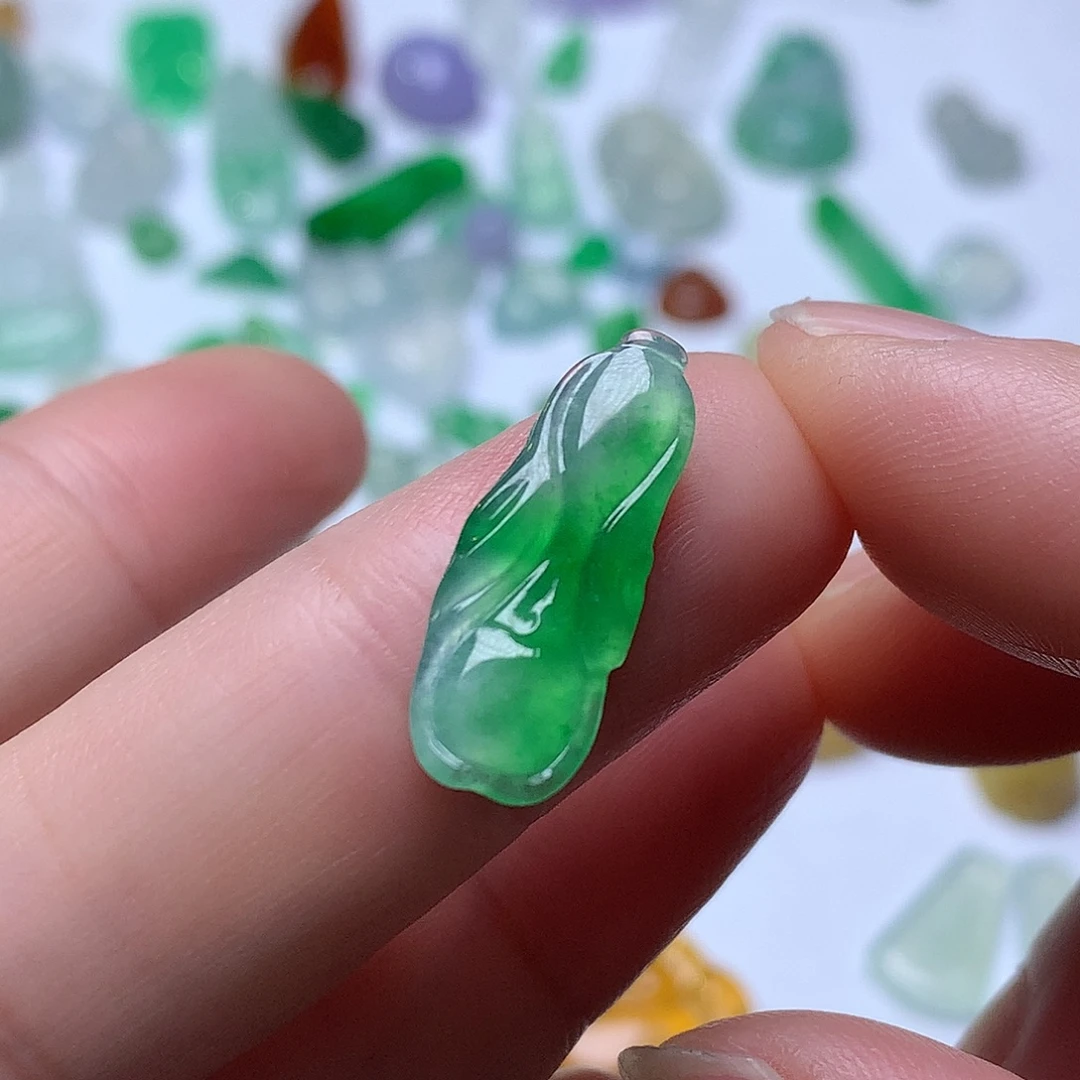 翡翠未镶嵌颈饰白菜