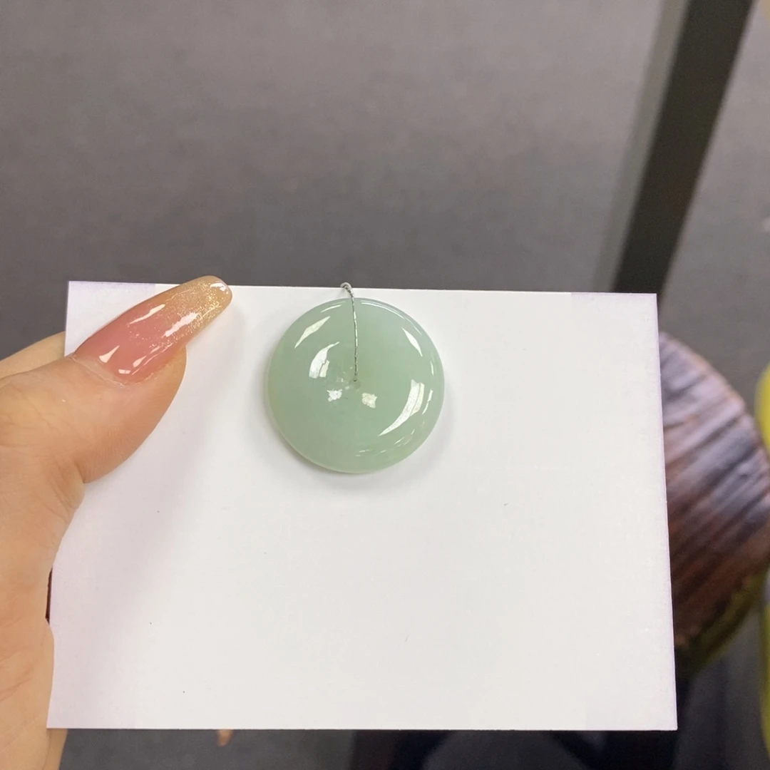 翡翠颈饰未镶嵌平安扣