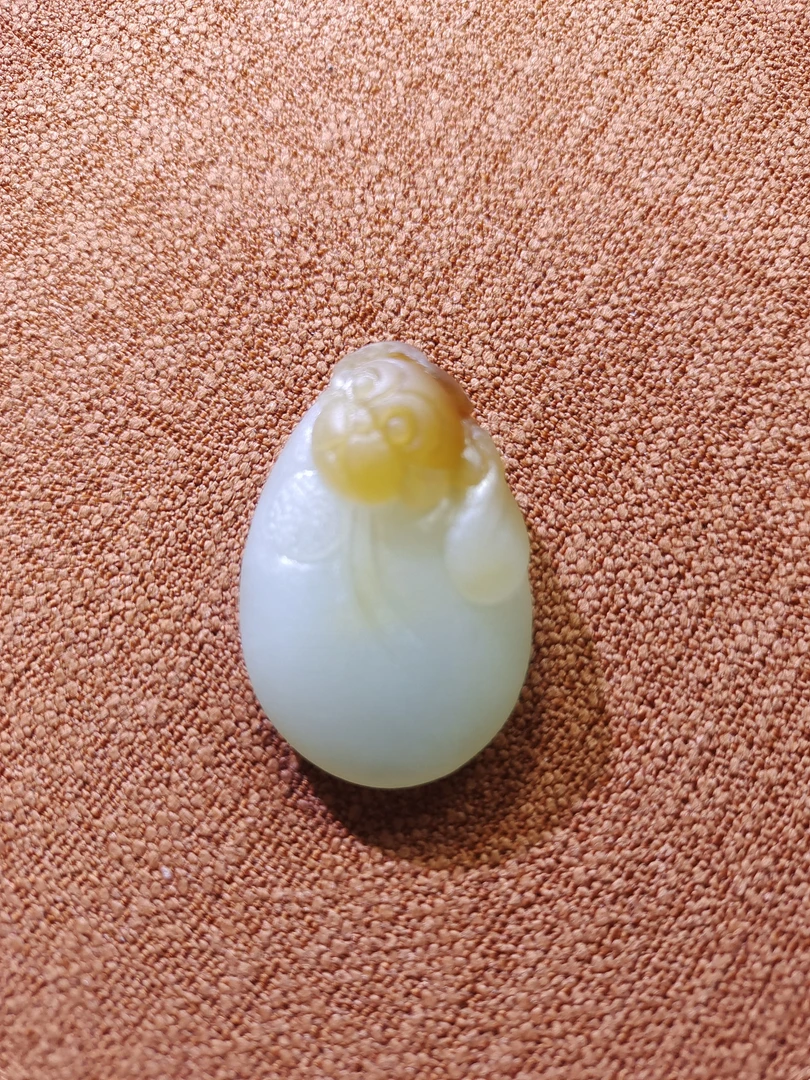 和田玉糖料佛公吊坠