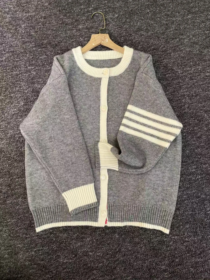 【一一专属】羊毛圆领休闲撞色上衣纽扣保暖开衫韩版