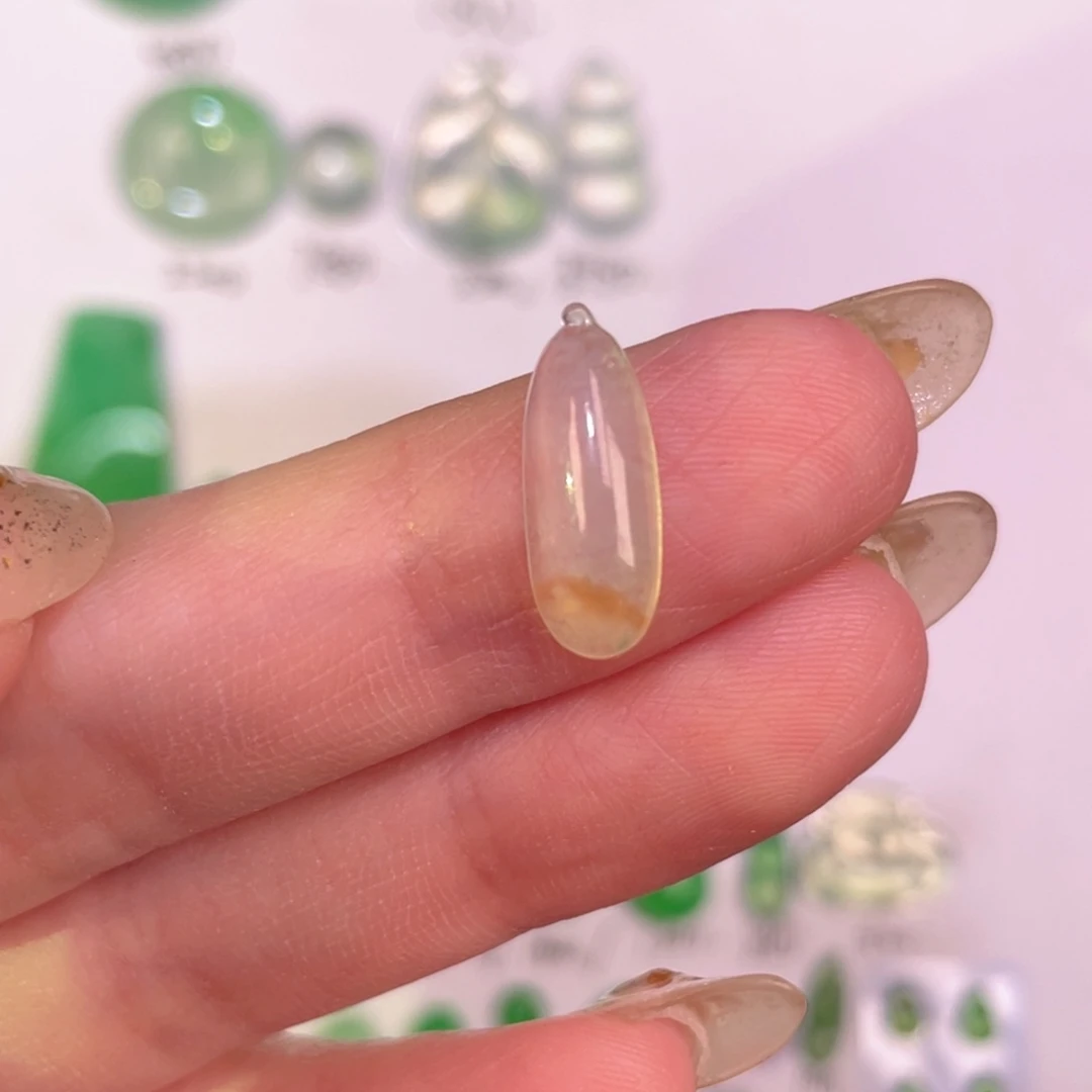 翡翠未镶嵌颈饰裸石