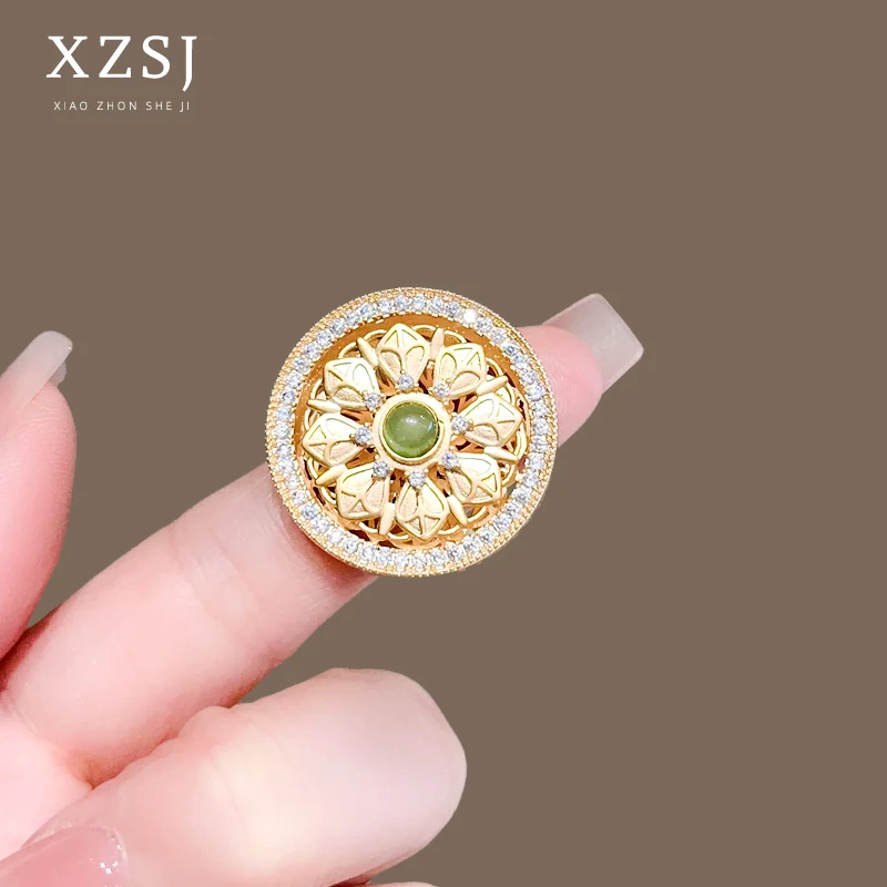 铜锆石胸针 「时来运转」可旋转莲花罗盘胸花国风沙金质感别针配饰