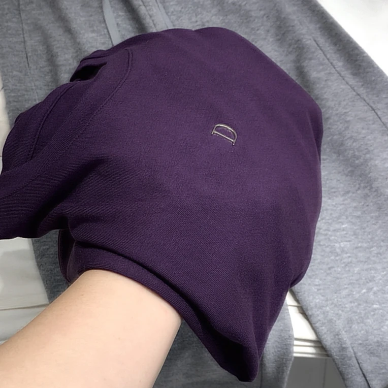 宝衣家 秋冬柔软显白葡萄紫D字母长袖