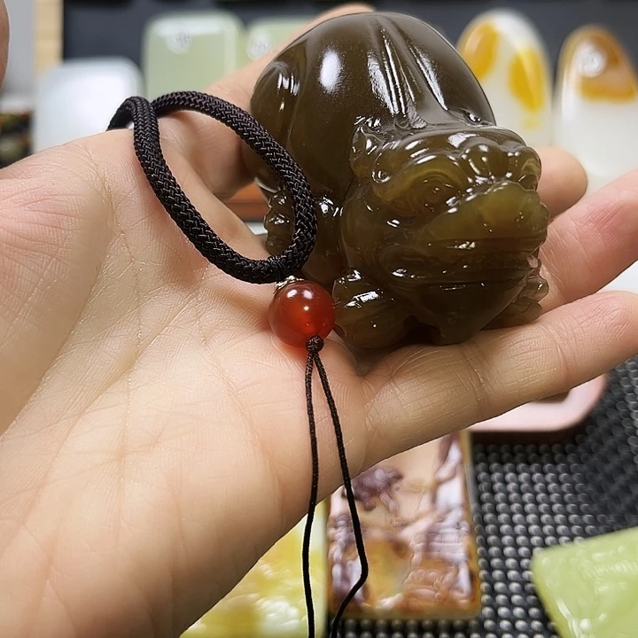 小***孩玉貔貅手把件黄的