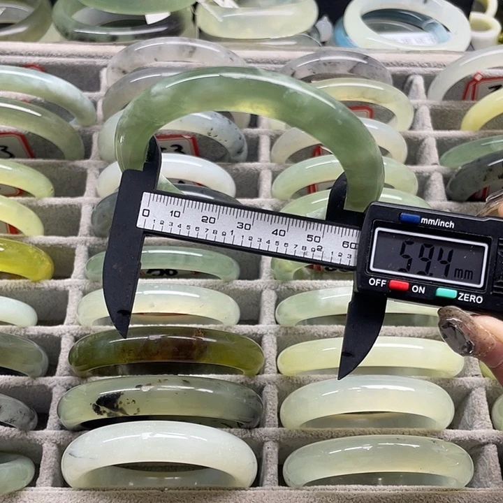 蛇纹石玉未镶嵌手镯41