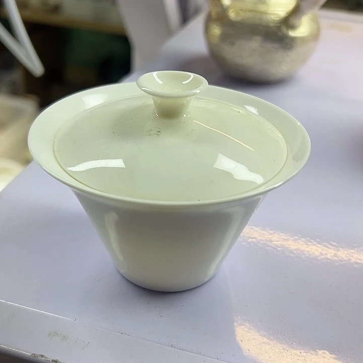 微瑕……………………….. 盖碗