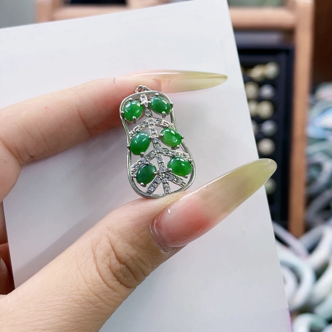 翡翠未镶嵌颈饰天然翡翠Ａ货