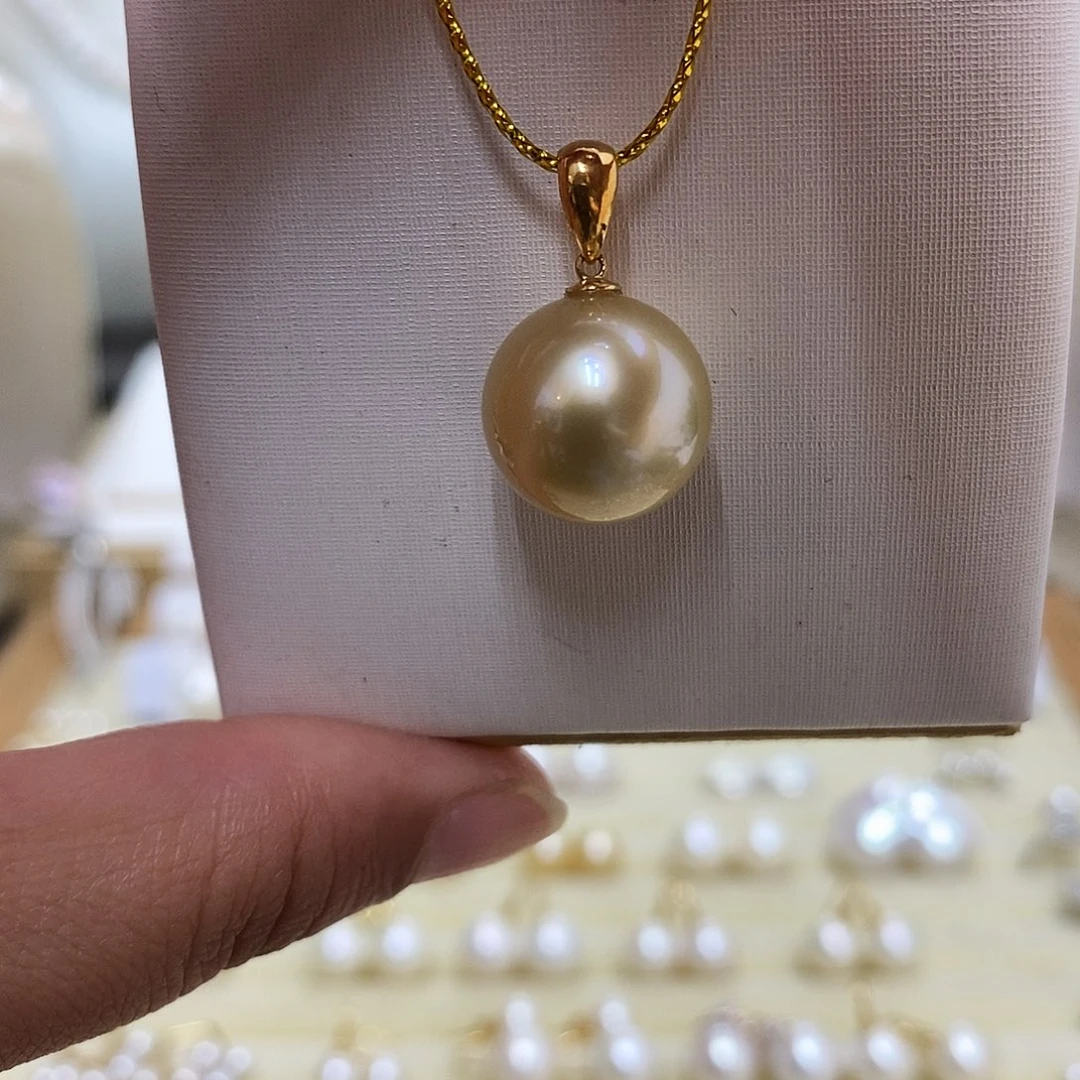 18K金镶嵌吊坠(不含链)海水珍珠